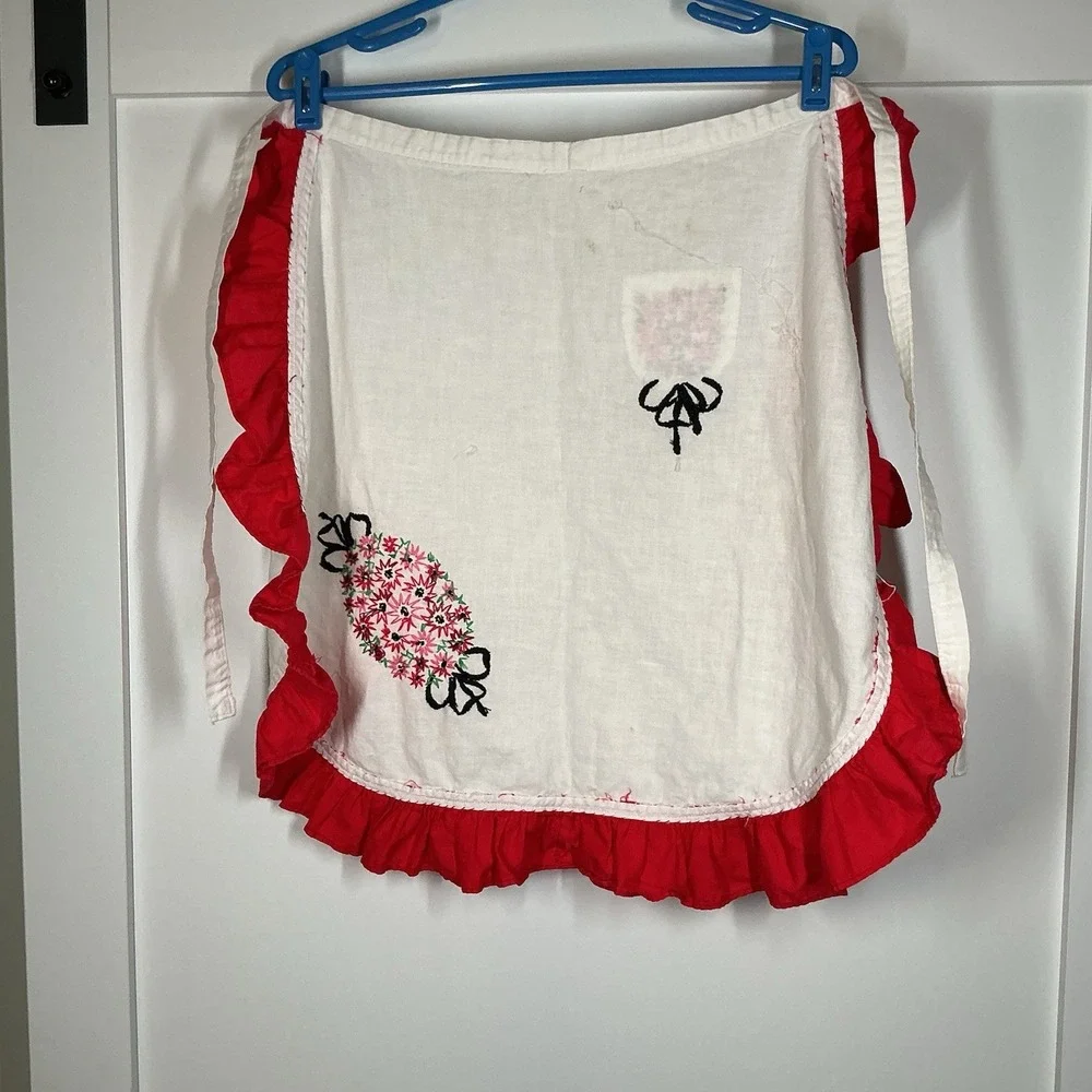 Vintage White & Red‎ Half Apron Ruffle Trim Pocket Embroidered Cottagecore Farm
